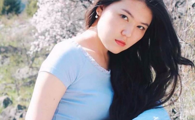 Би 21-тэй оюутан охин, харин тэр минь 35 настай амьдрал нь тэгширчихсэн залуу...