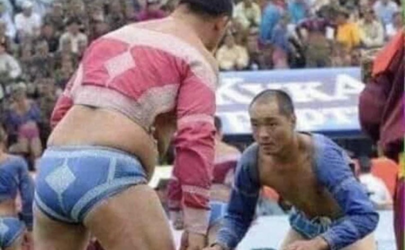 Элгээ өвдтөл инээлээ болсон явдал...