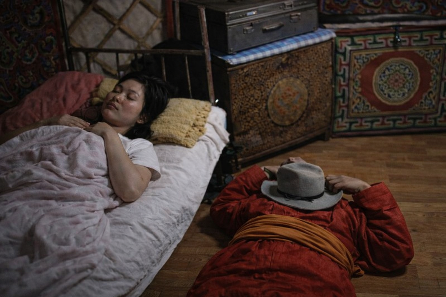 Өөр эрээс эхнэрийг минь хүүтэй болгоод өгөөч гэж гуйж билээ. Одоо тэр...